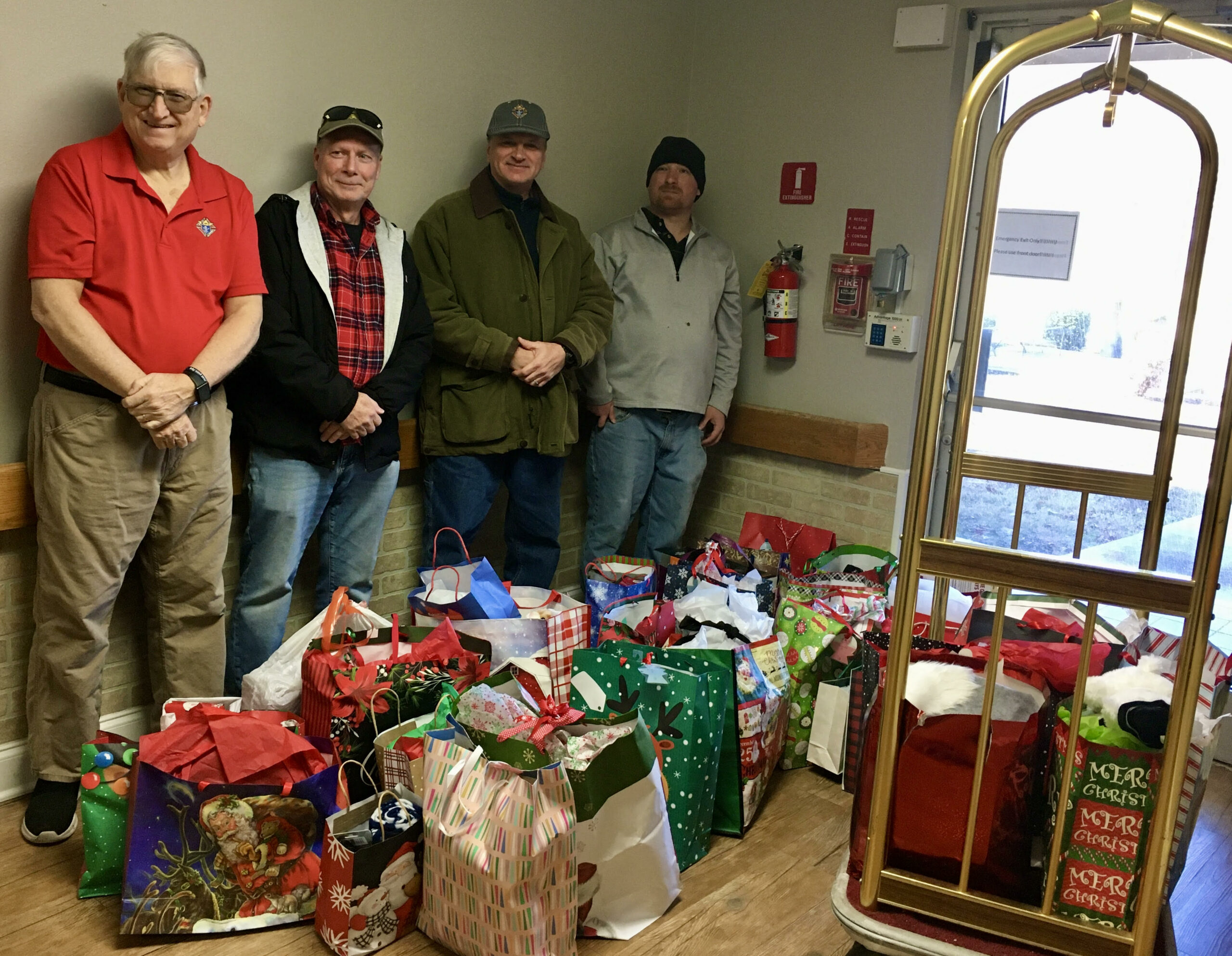 Featured image for “Council 11542 delivers gifts to local nursing home”
